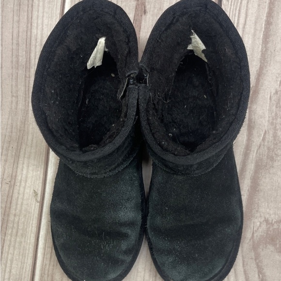 Koolaburra by UGG Girls Size 1 Black Leather Shearling Short Zip Side Boot - Picture 6 of 7